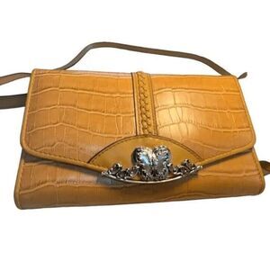 Bueno Tan Crossbody Wallet Purse Shoulder Bag Butterfly Embossed Gator Croc 2in1